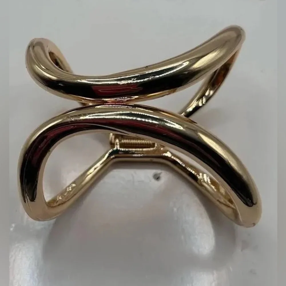 NWOT. Zara Golden Bracelet.